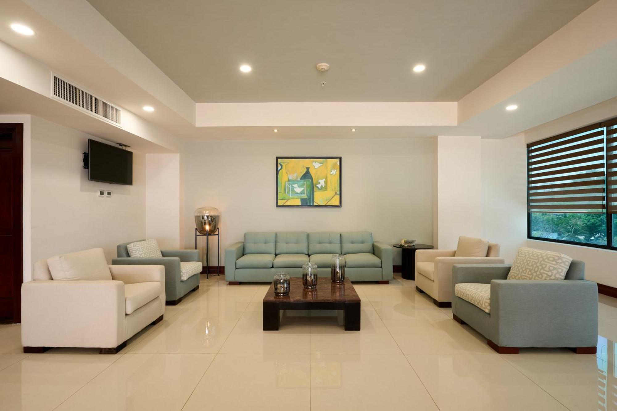 Hotel By Ihg