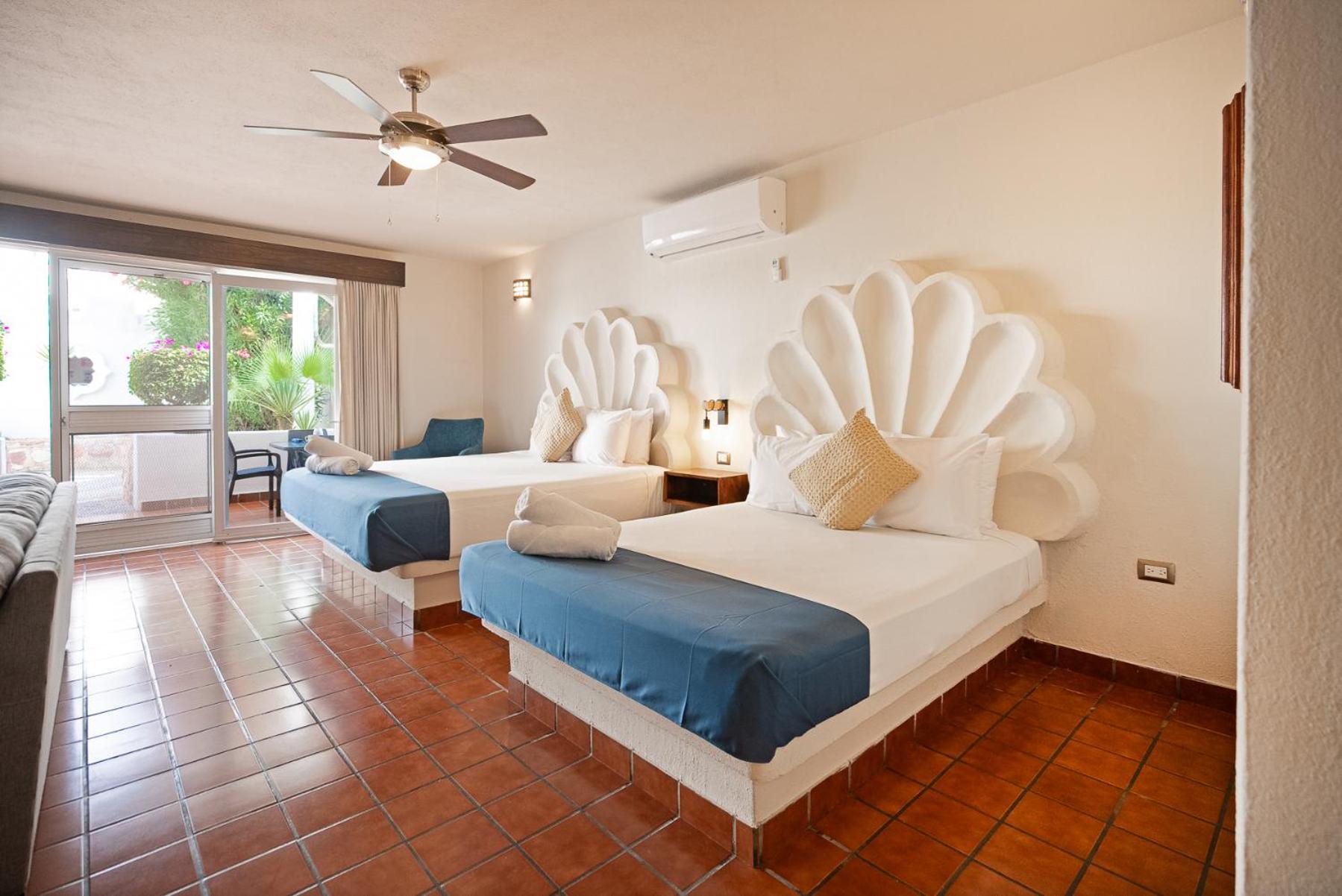 Hotel & El Moro