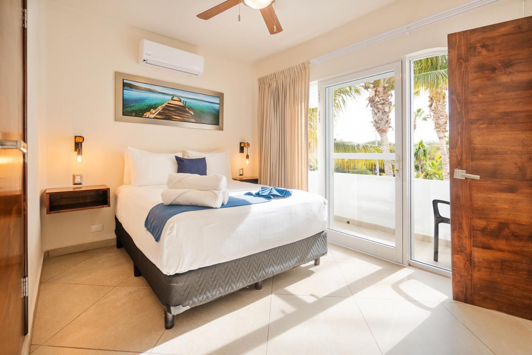 Hotel & El Moro