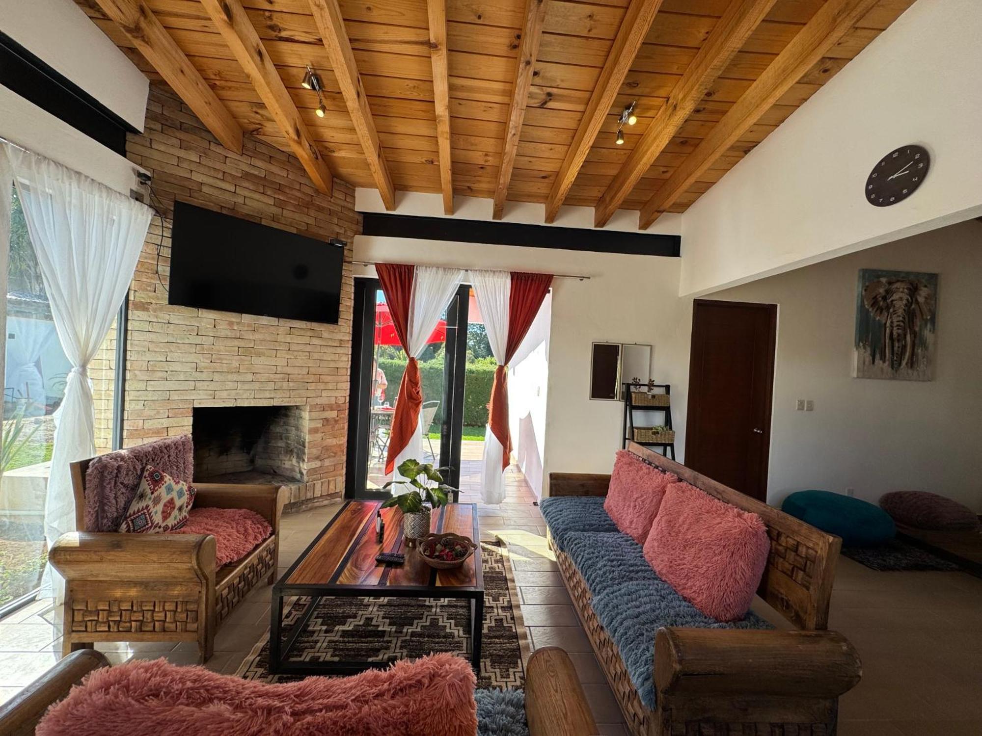Encino House Boutique Hotel