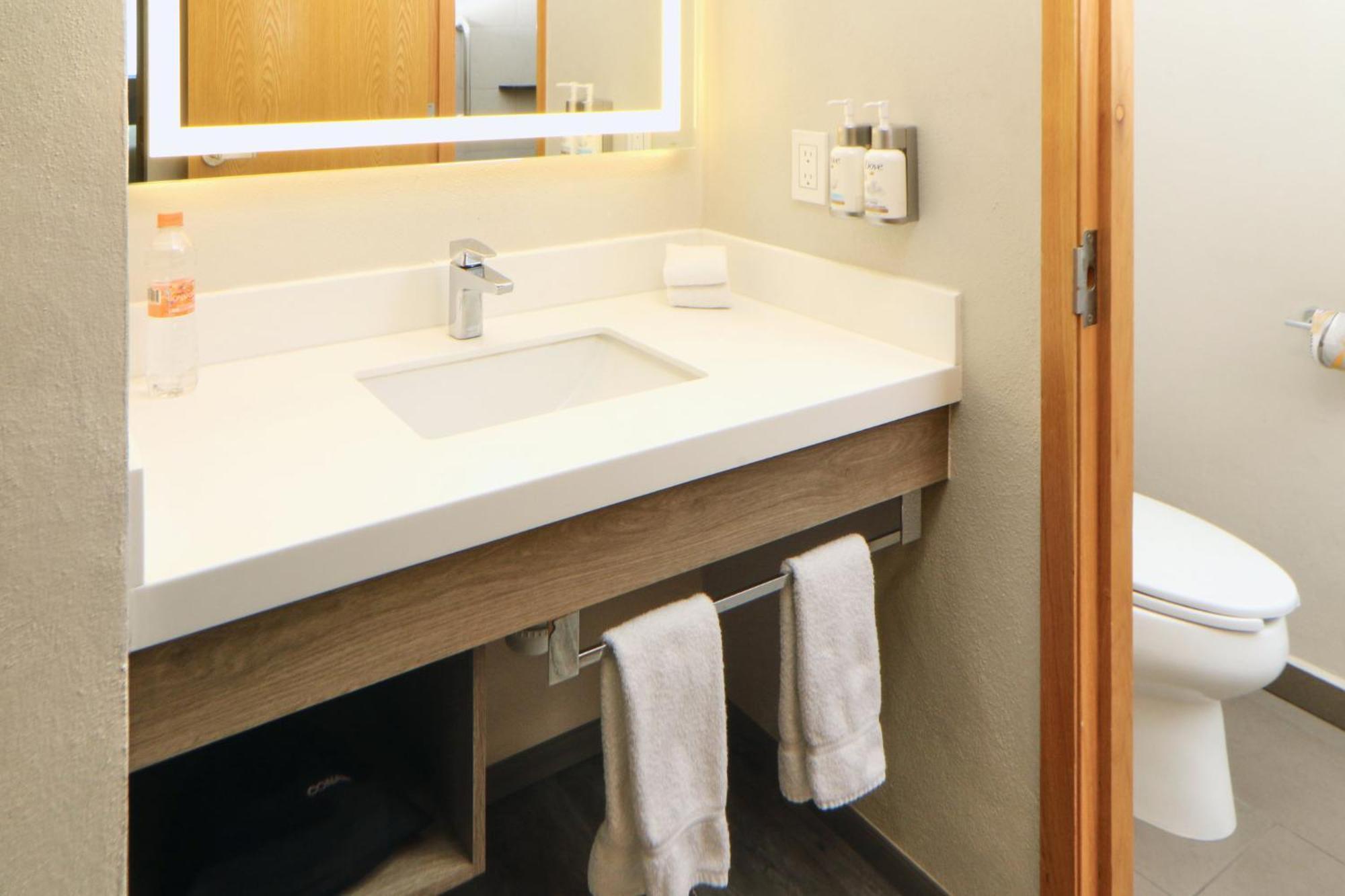 Express By Ihg Hotel 4*