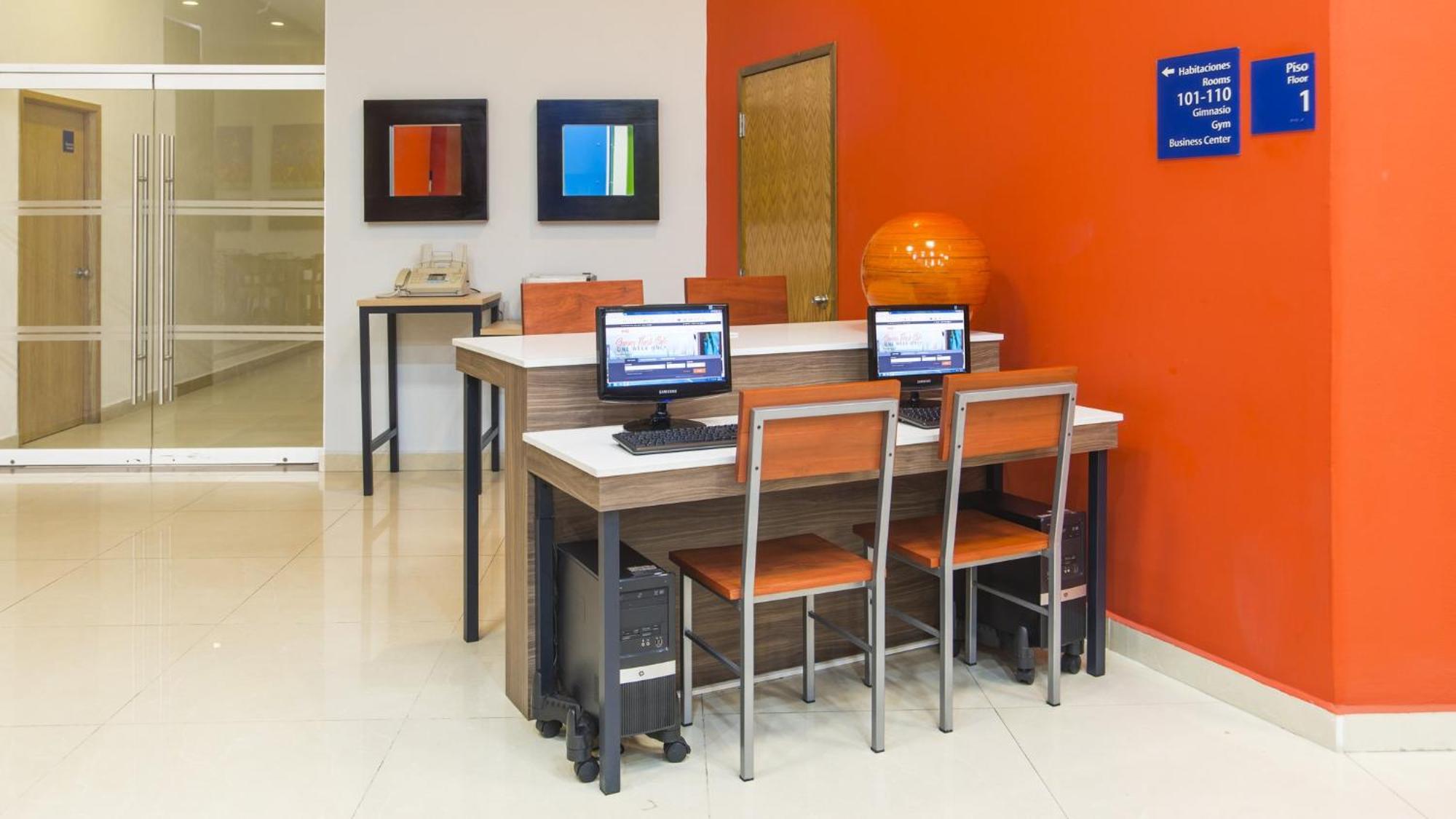 Express By Ihg Manzanillo