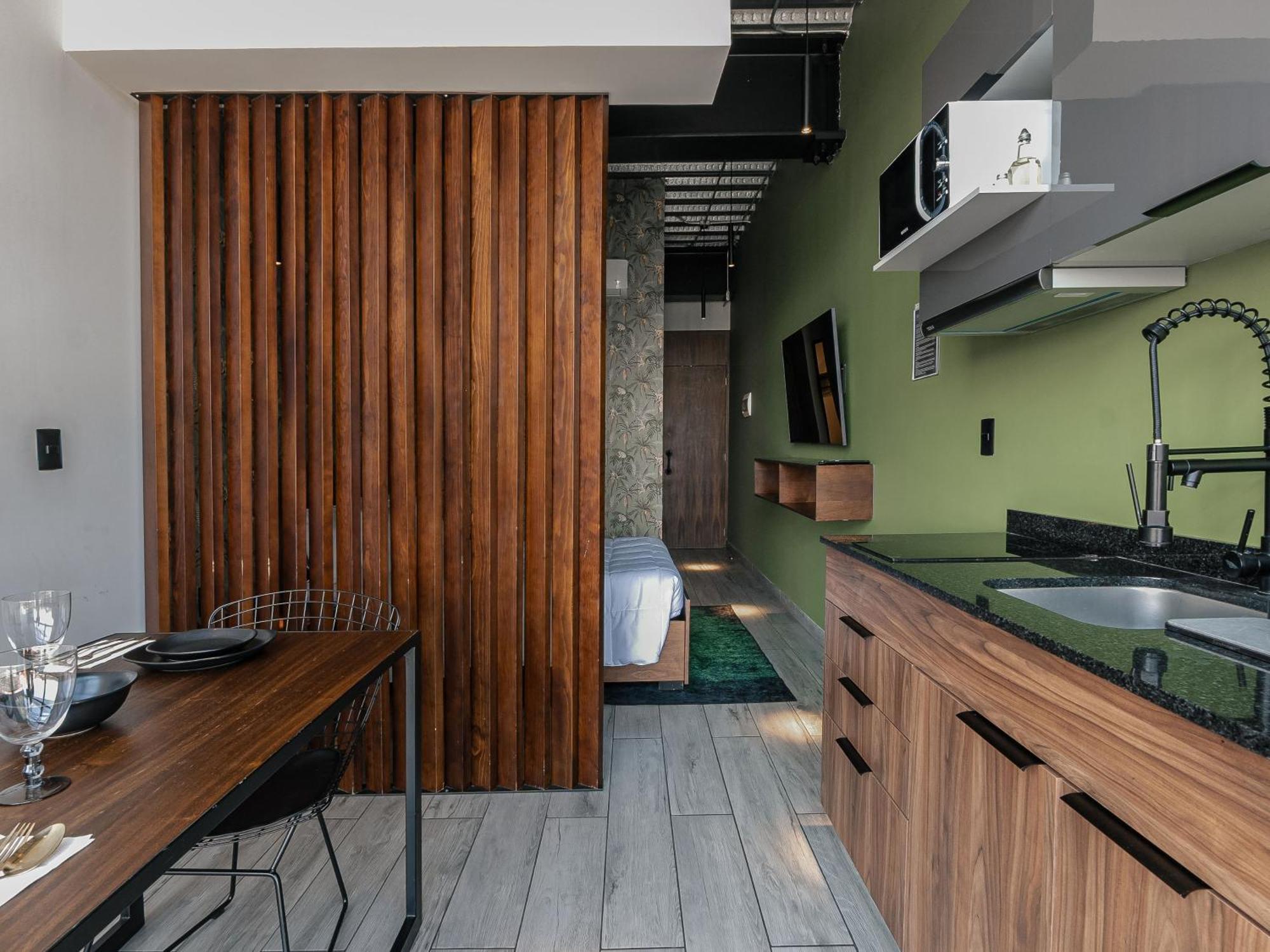 The Jungle Loft Tropical Comfort In A Centric Location With Kitchen Apartment