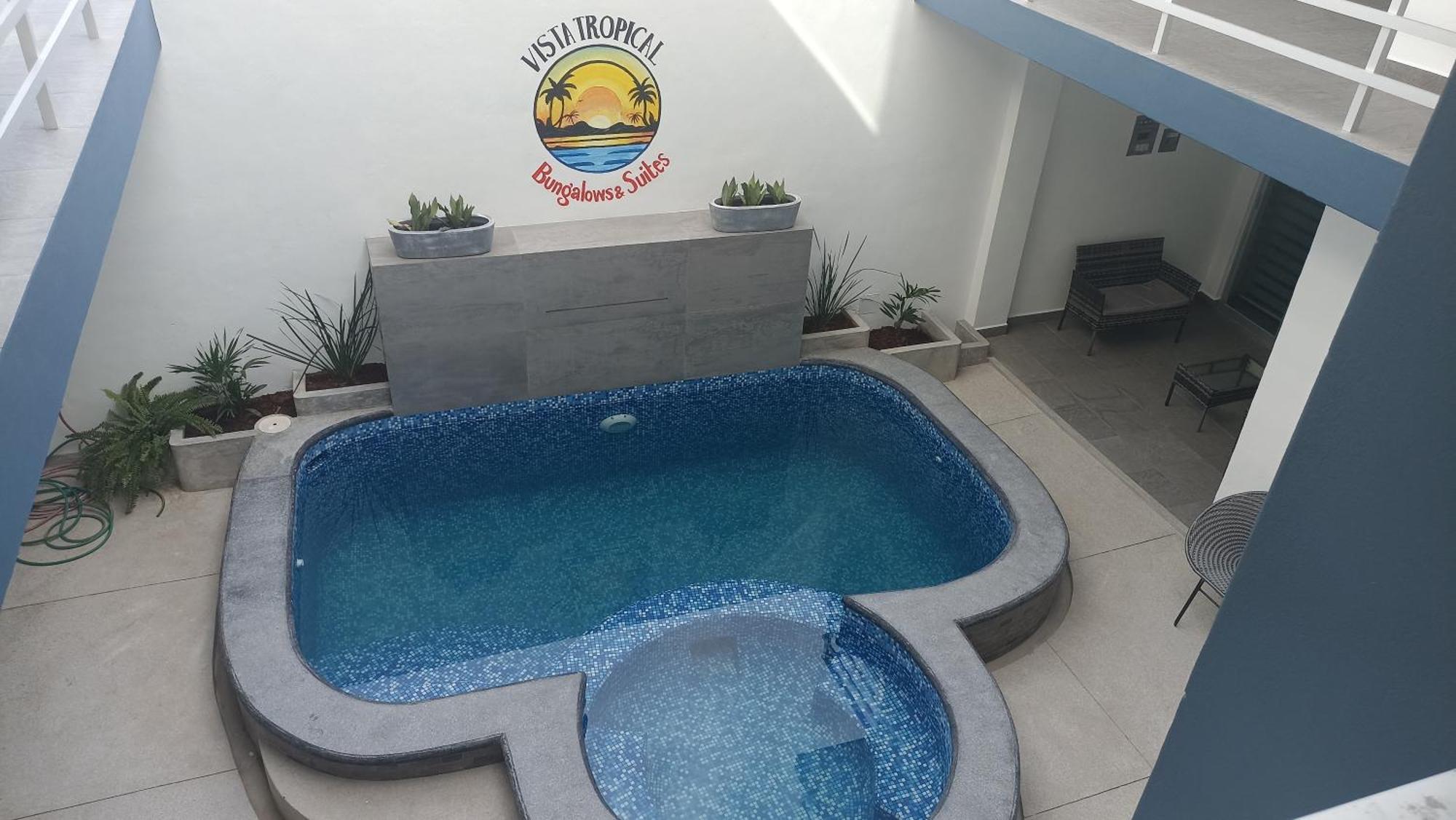 5 Vista Tropical Hotel