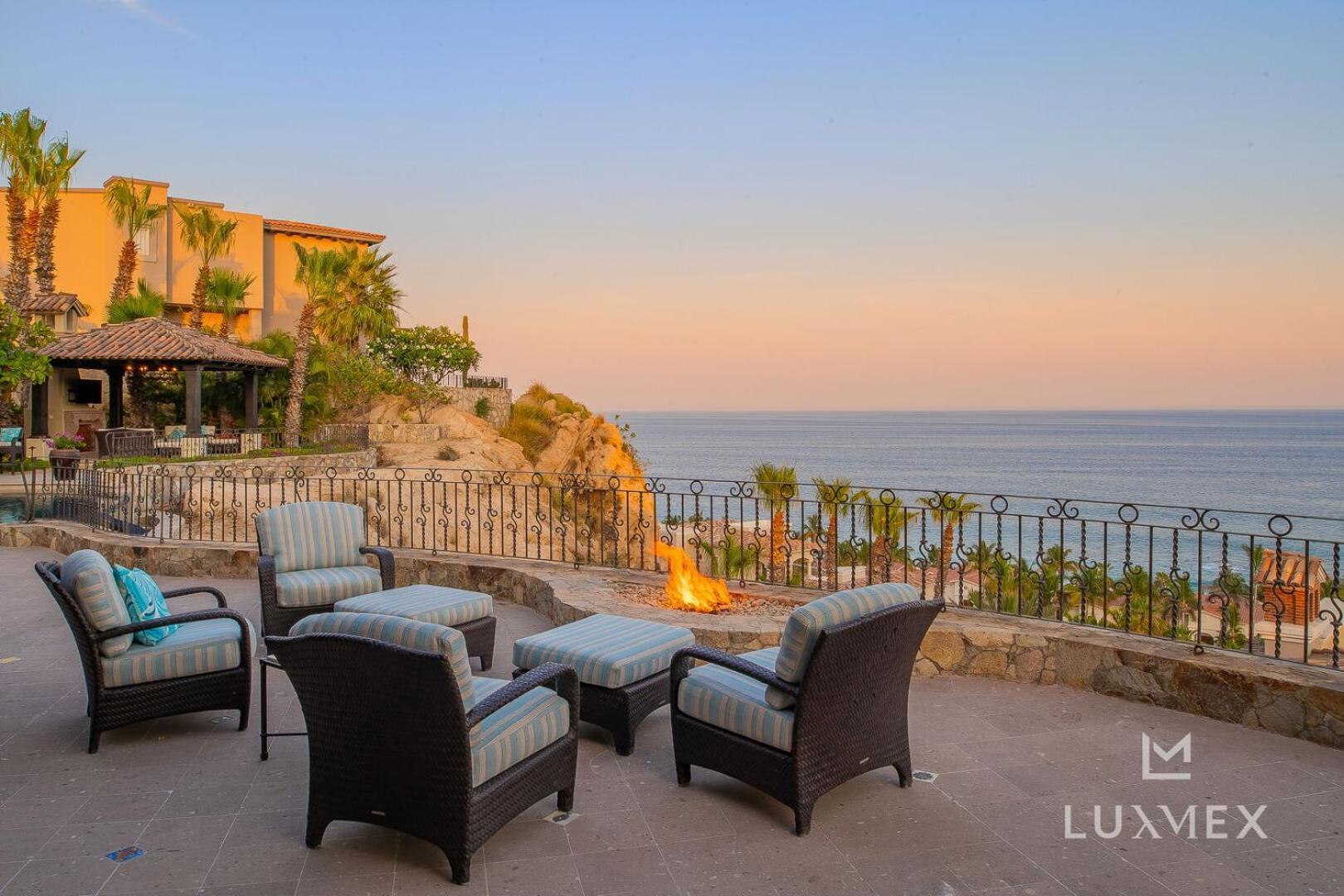 Del Mar Fully Staffed And Access To Golf & Palmilla Dunes Club *