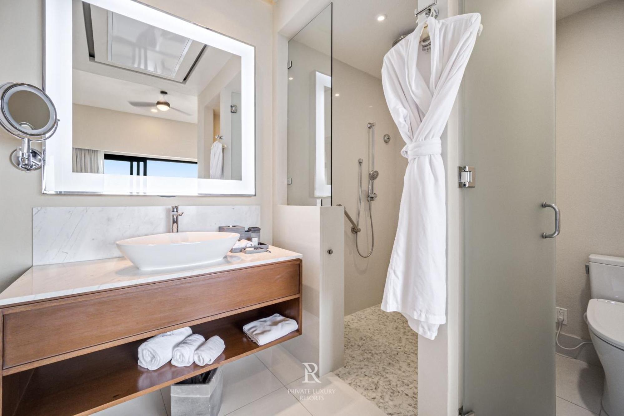 Two Bedroom Ocean-front - La Valencia
