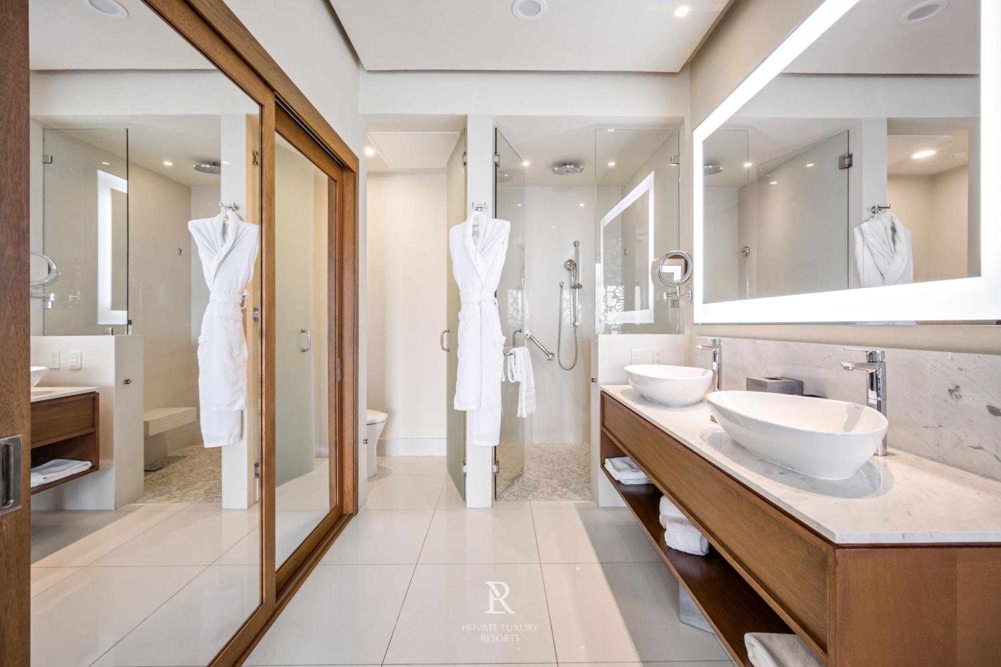 Resort Two Bedroom Ocean-front - La Valencia *