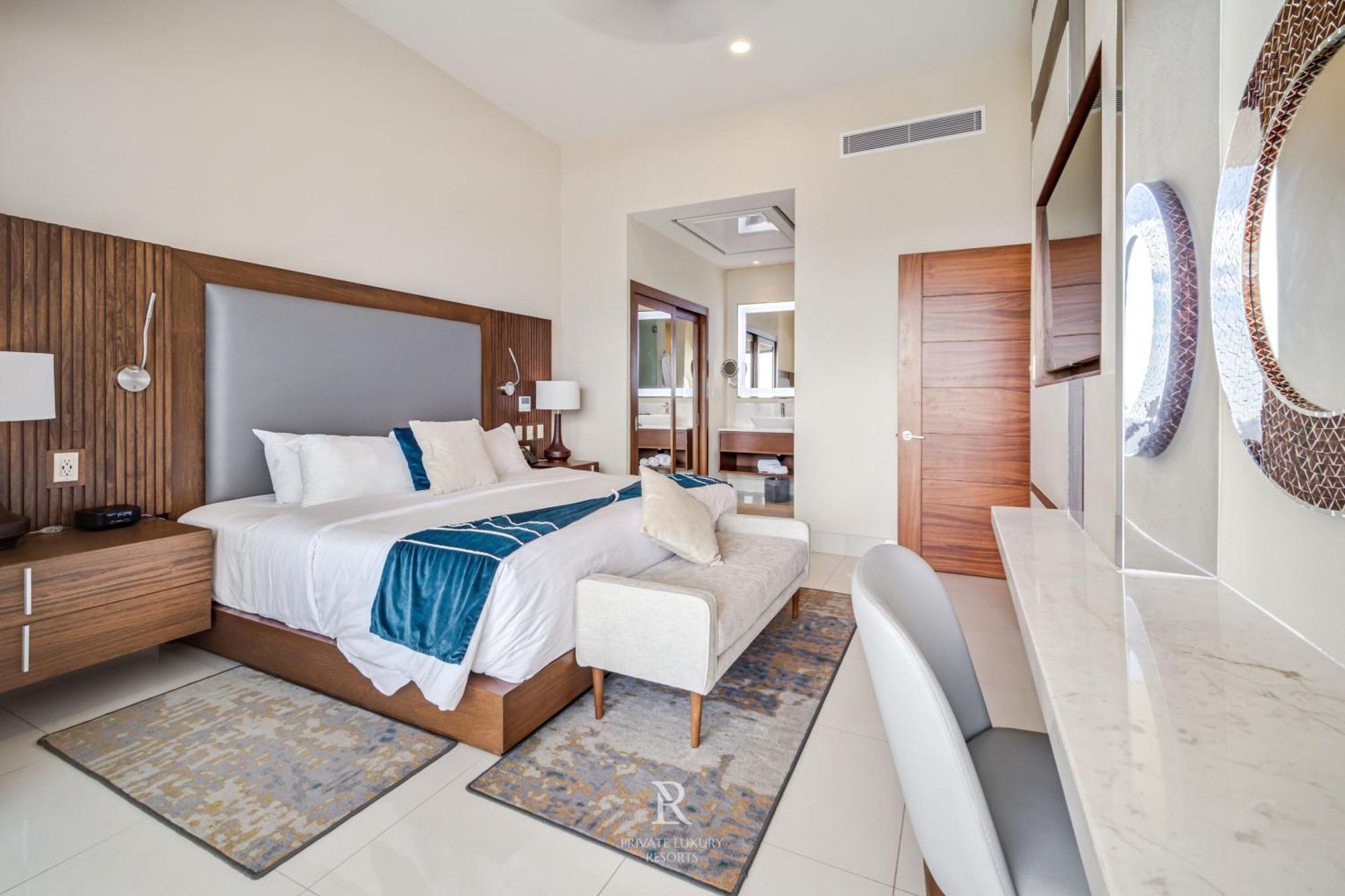 Two Bedroom Ocean-front - La Valencia * Cabo San Lucas