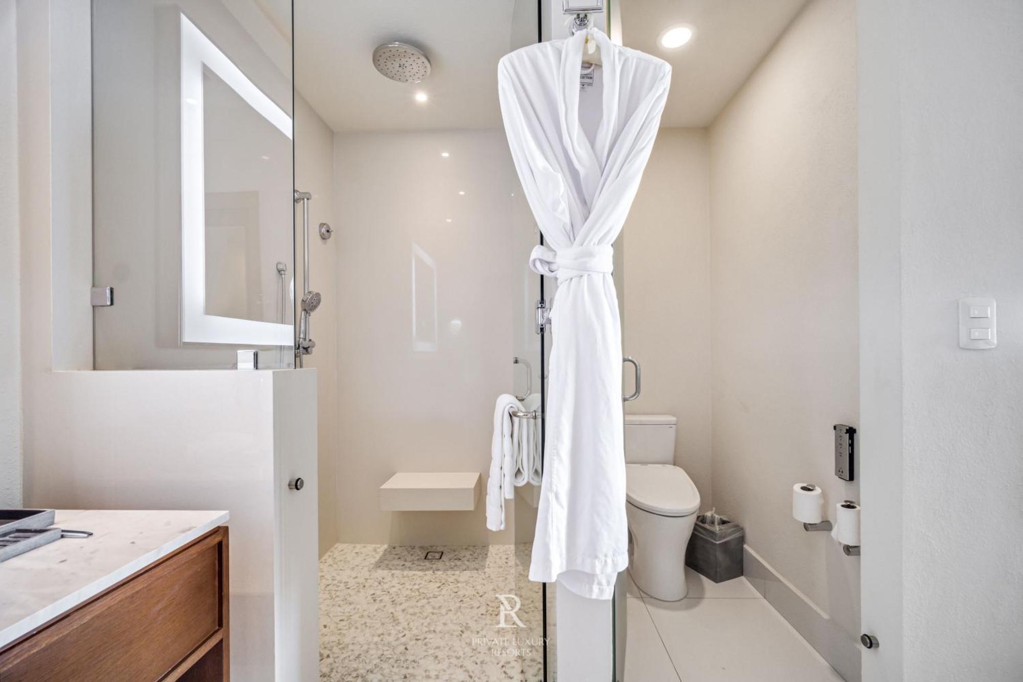 Two Bedroom Ocean-front - La Valencia * Cabo San Lucas