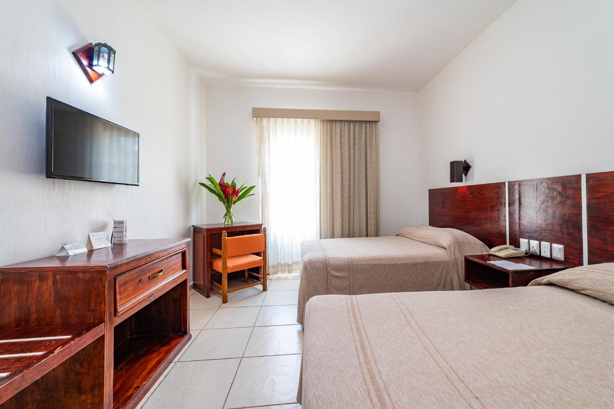 Castillo Huatulco & Club