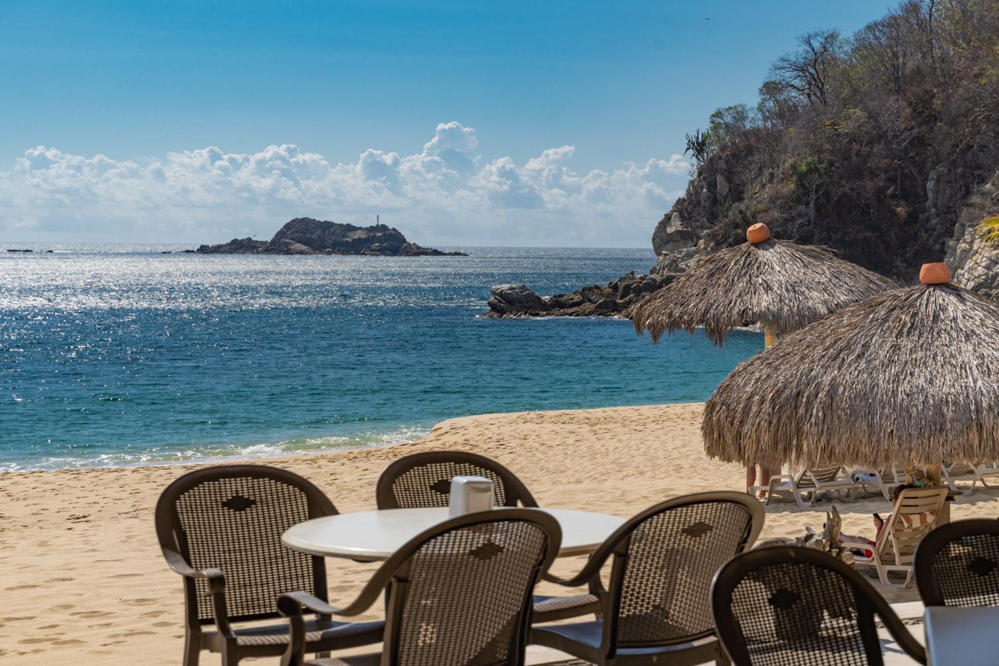 Castillo Huatulco & Club