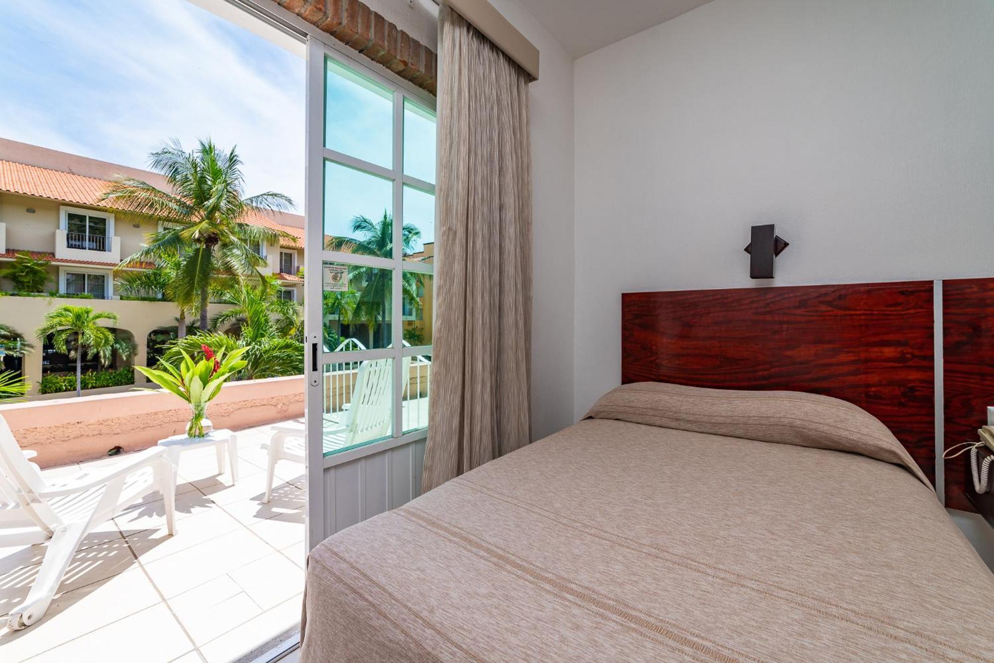 Castillo Huatulco & Club Hotel 4*