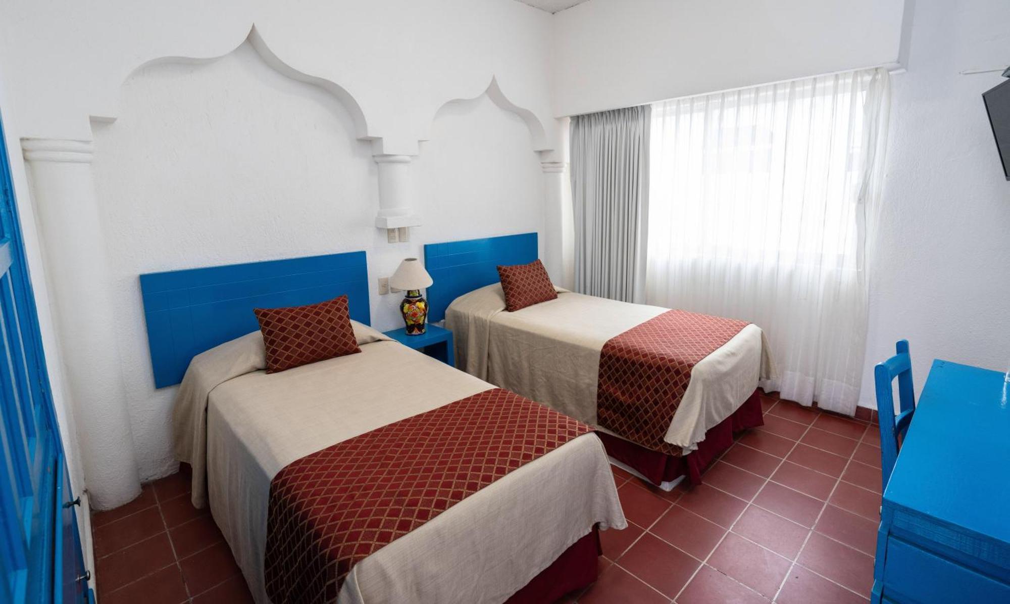 Hotel Encino Malecon Centro 3*