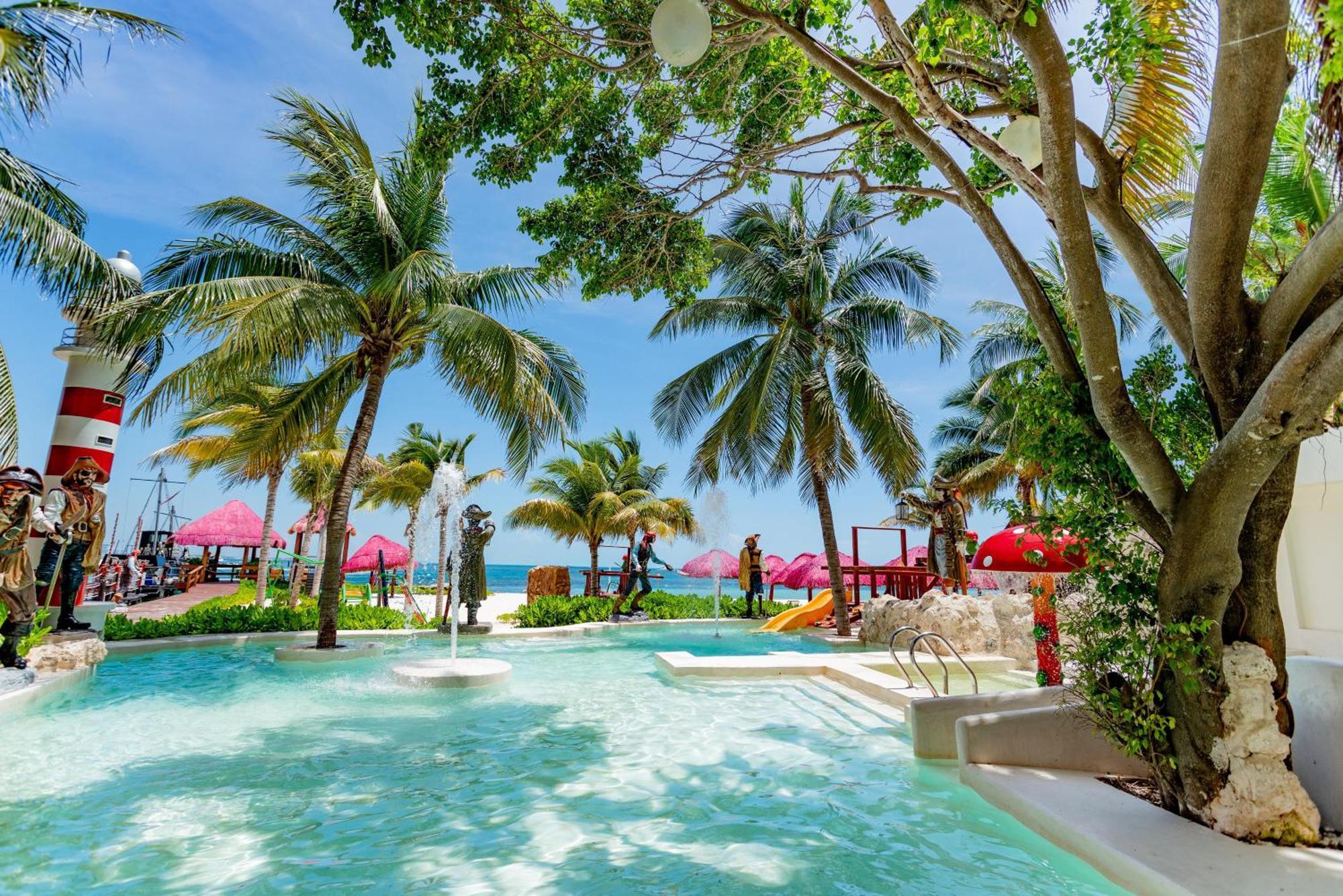 Grand Oasis Palm