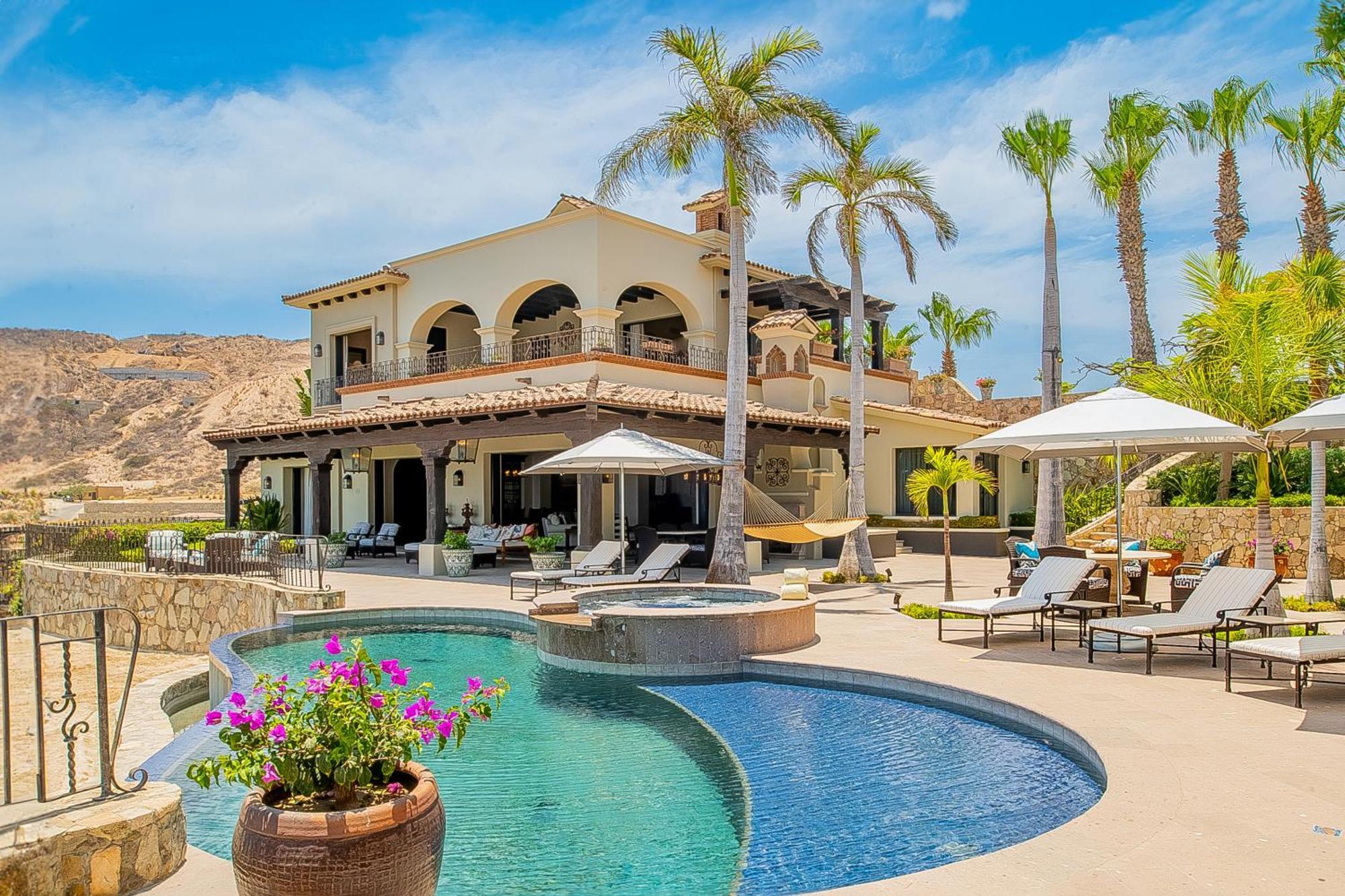 Del Mar Fully Staffed And Access To Golf & Palmilla Dunes Club