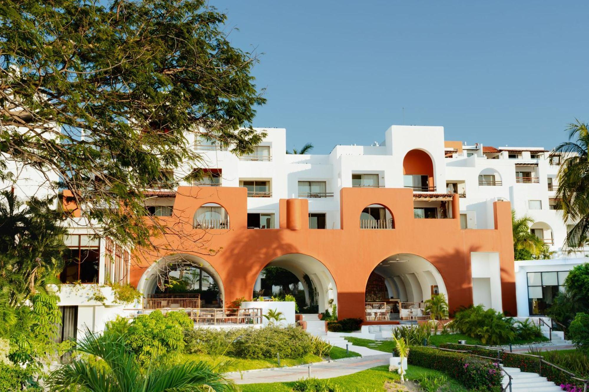 Camino Real Zaashila Huatulco
