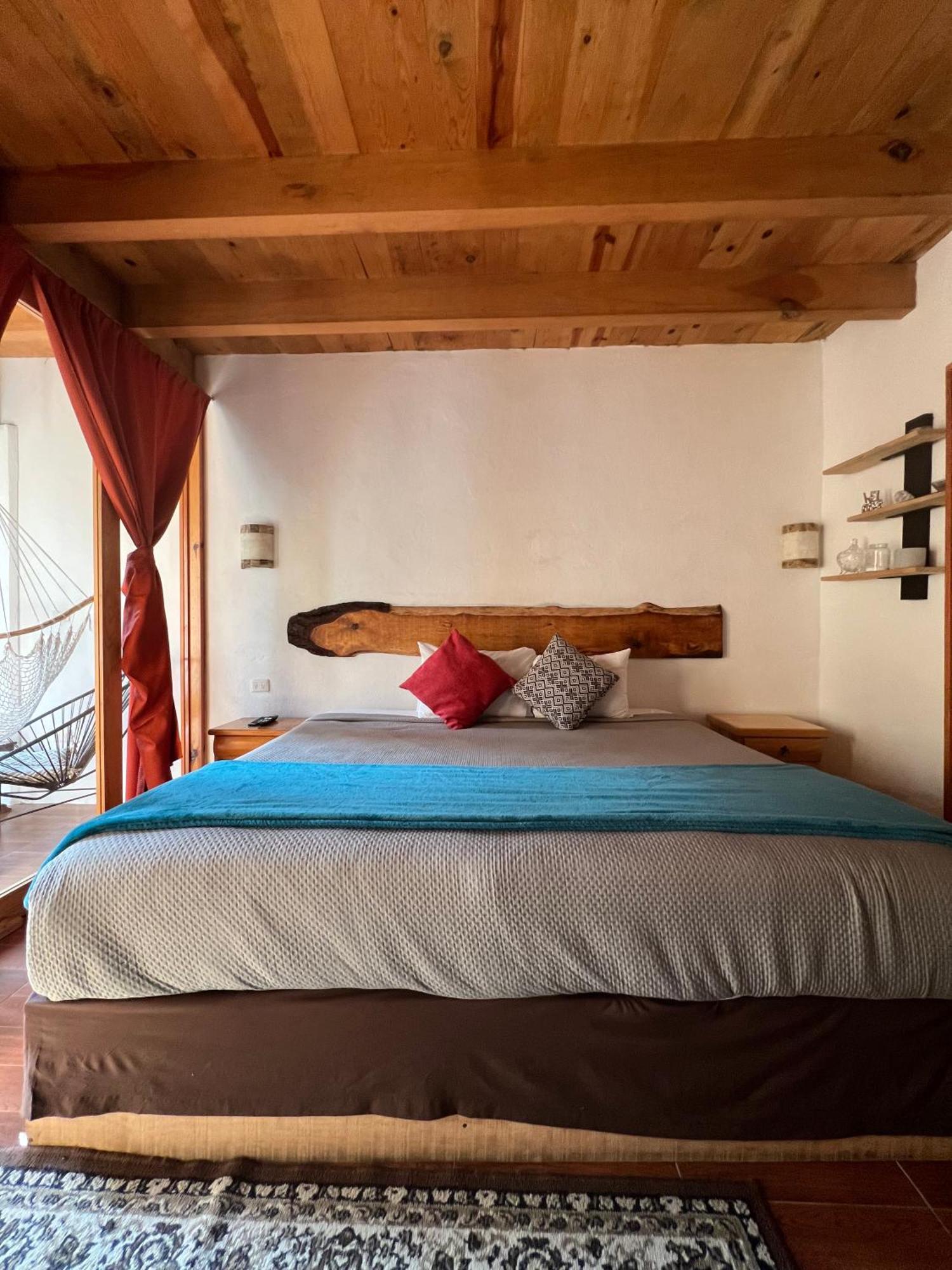 Encino House Boutique Hotel