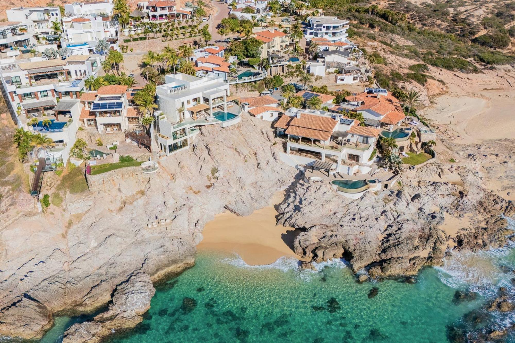 New Stunning Villa, Full Staff, Gym And Has Its Own Private Swimmable *
