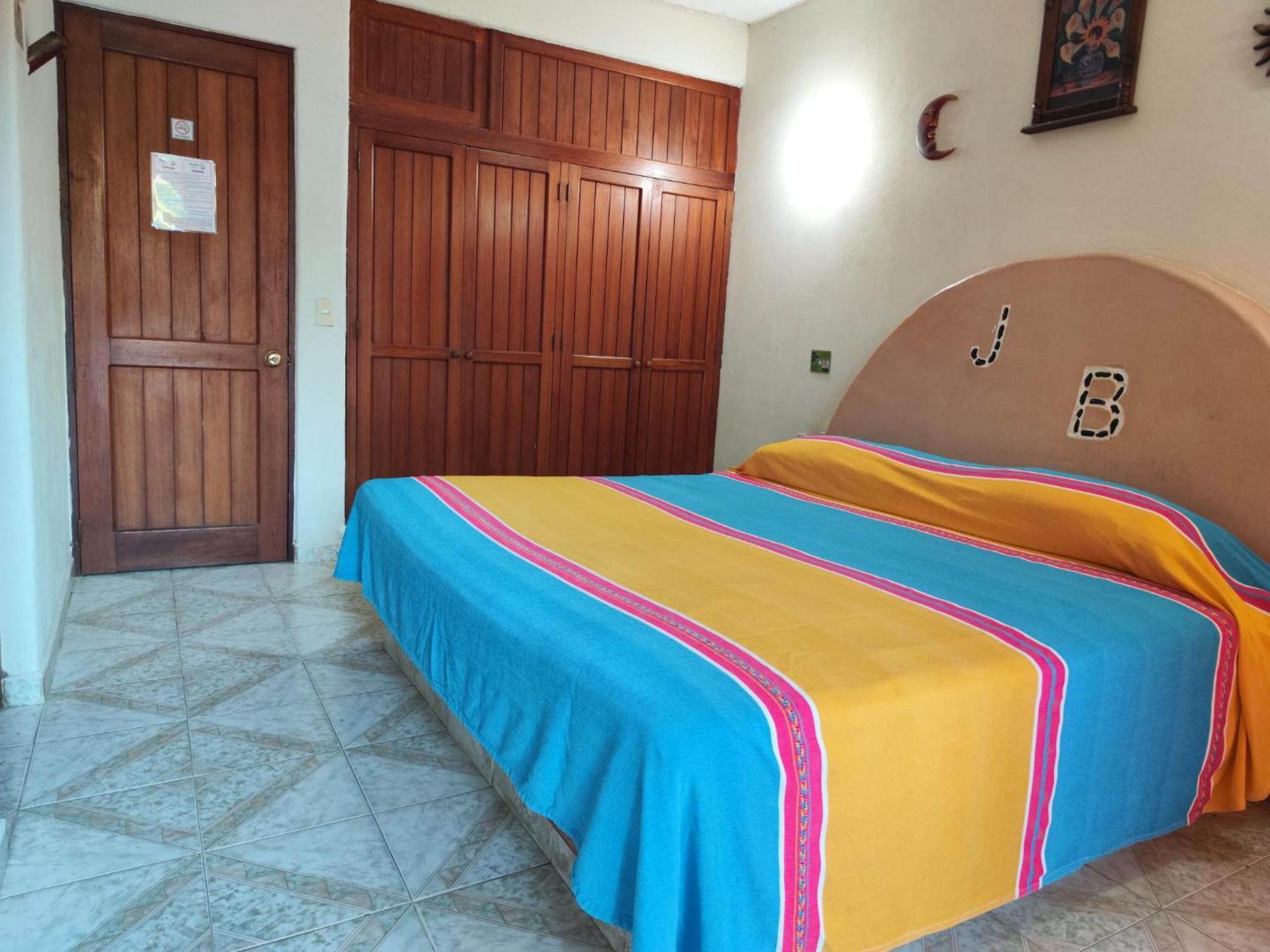 Hotel J.b. Zihuatanejo