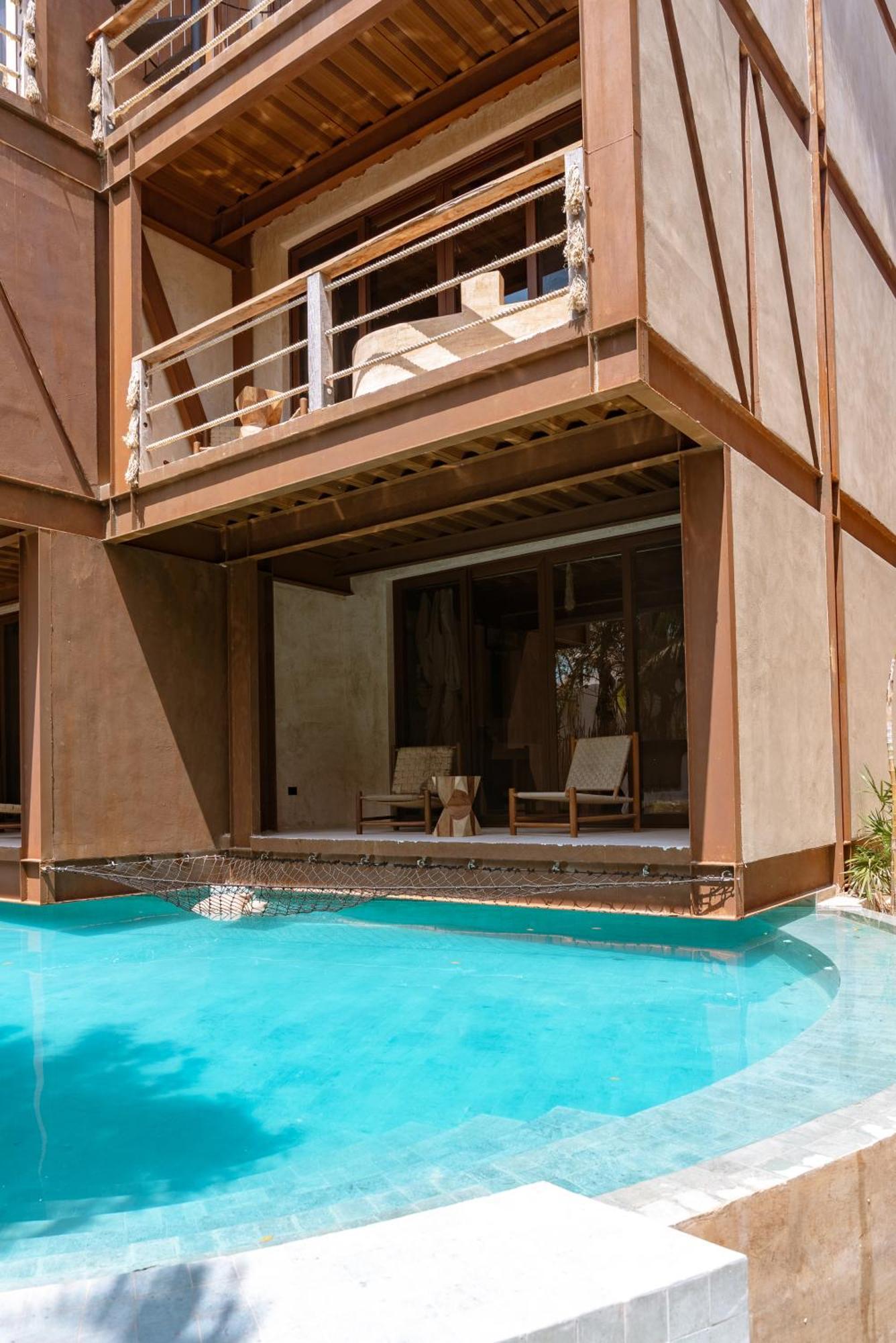Awa Boutique - Front Hotel 5*