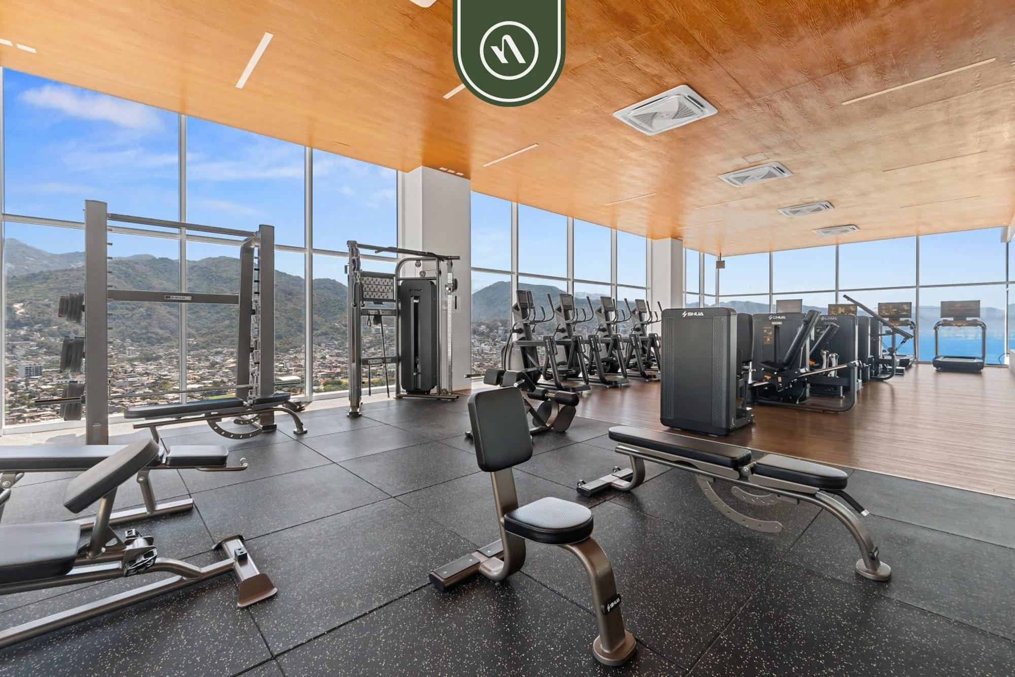 Amazing With Ocean View - King Bed Apartment *