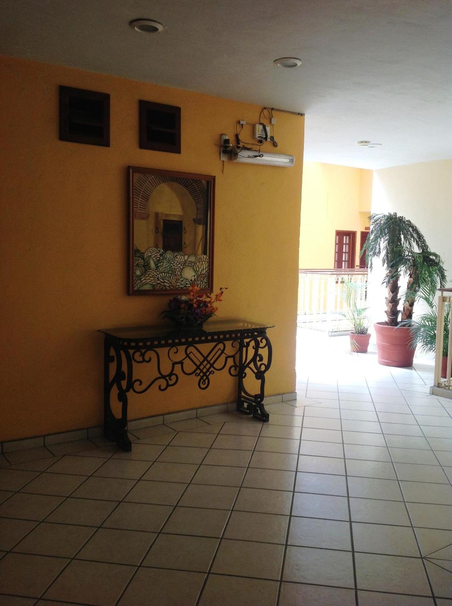Hotel Plaza Jardin 4*
