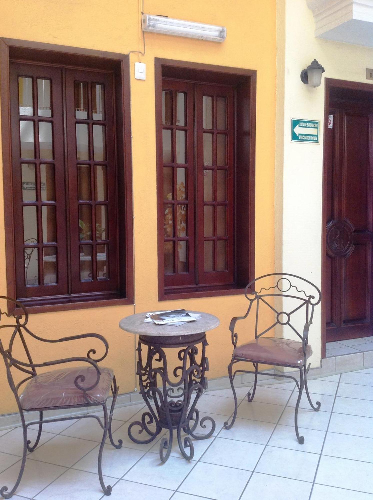 Plaza Jardin 4*