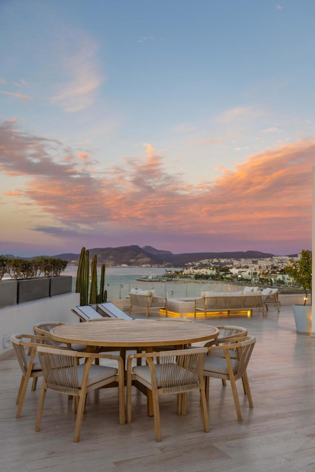 Live Aqua Private Residences *
