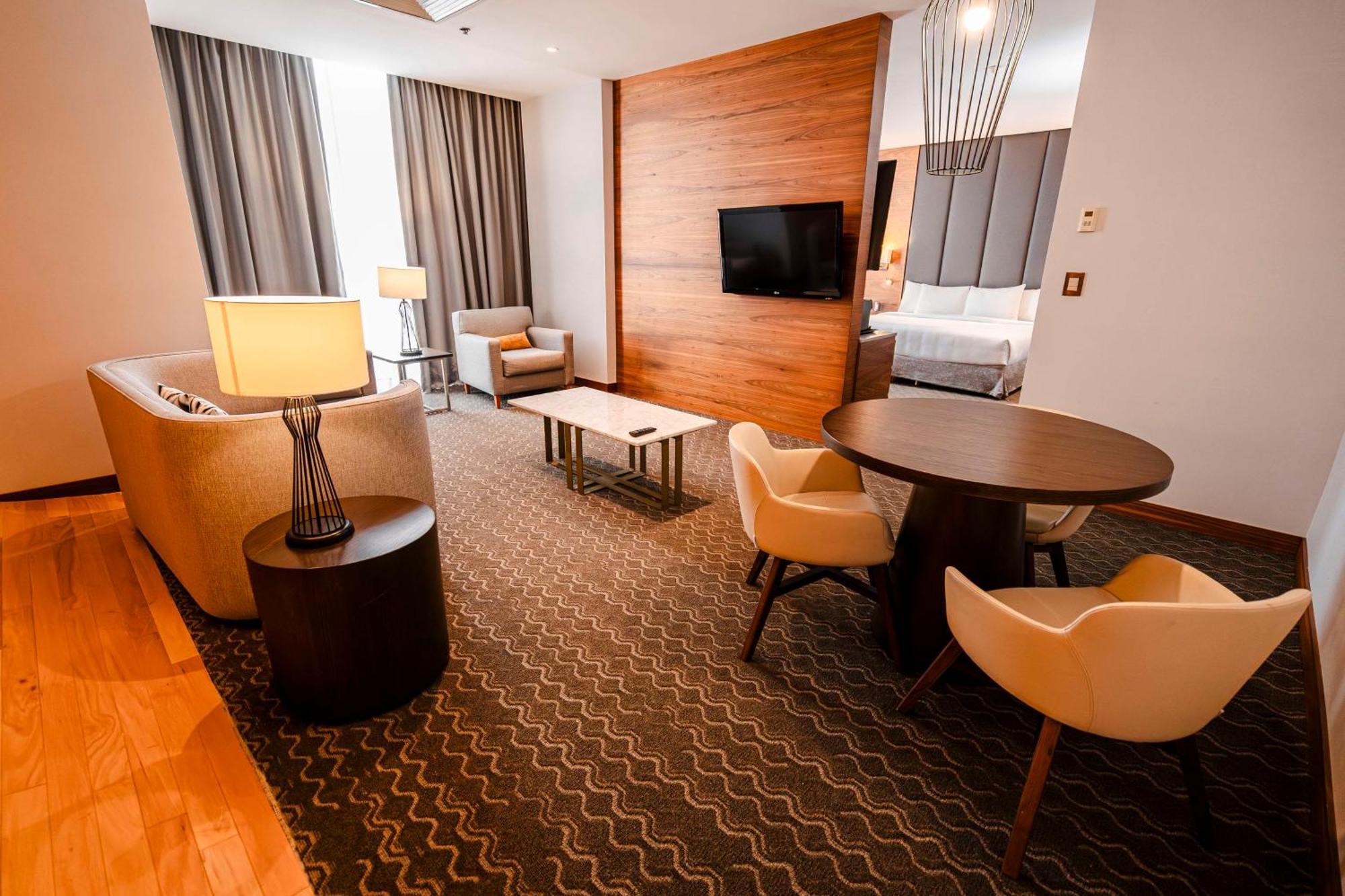 Hotel Doubletree By Hilton Santa Fe Mexico City