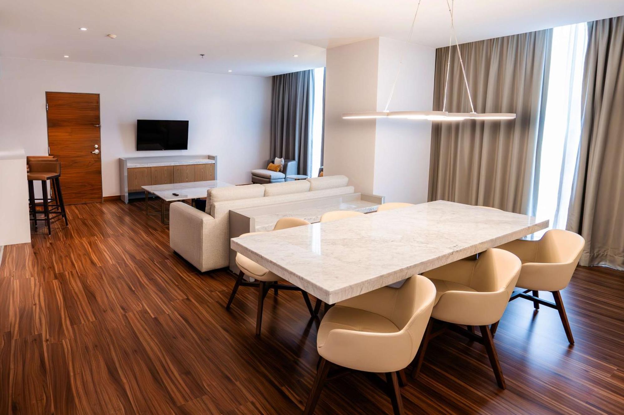 Doubletree By Hilton Santa Fe Mexico City