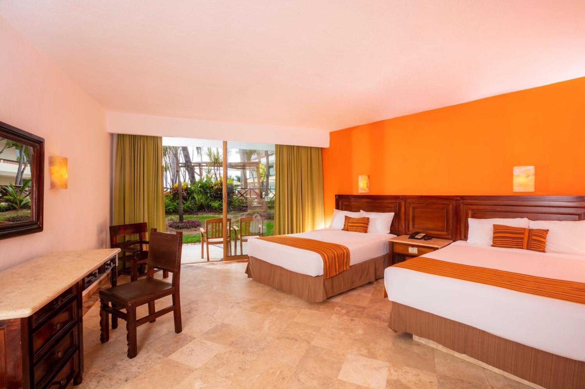 Hotel Palmas By The Sea