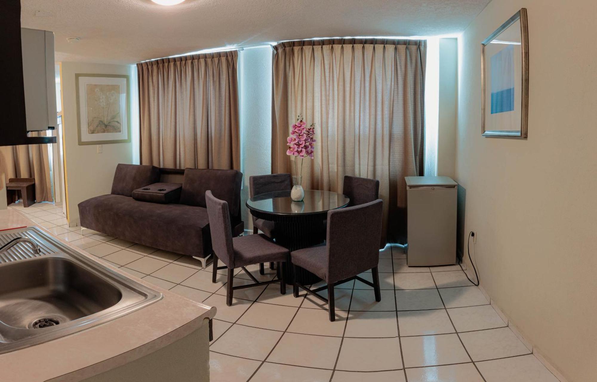 Hotel Howard Johnson By Wyndham Guanajuato Avenida 3*