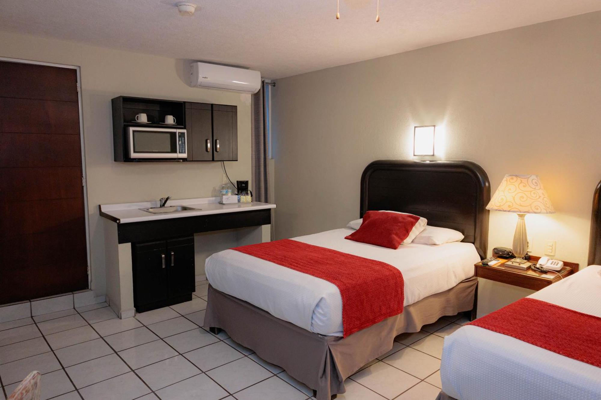 Hotel Howard Johnson By Wyndham Guanajuato Avenida 3*