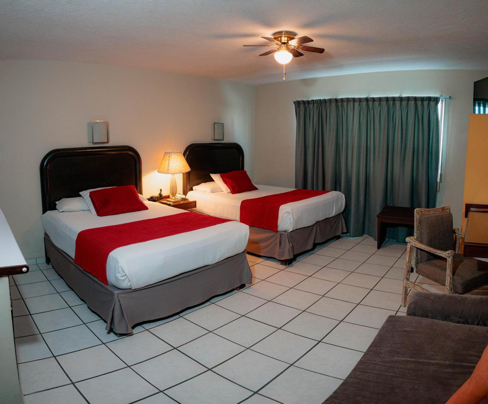 Howard Johnson By Wyndham Guanajuato Avenida Hotel 3*