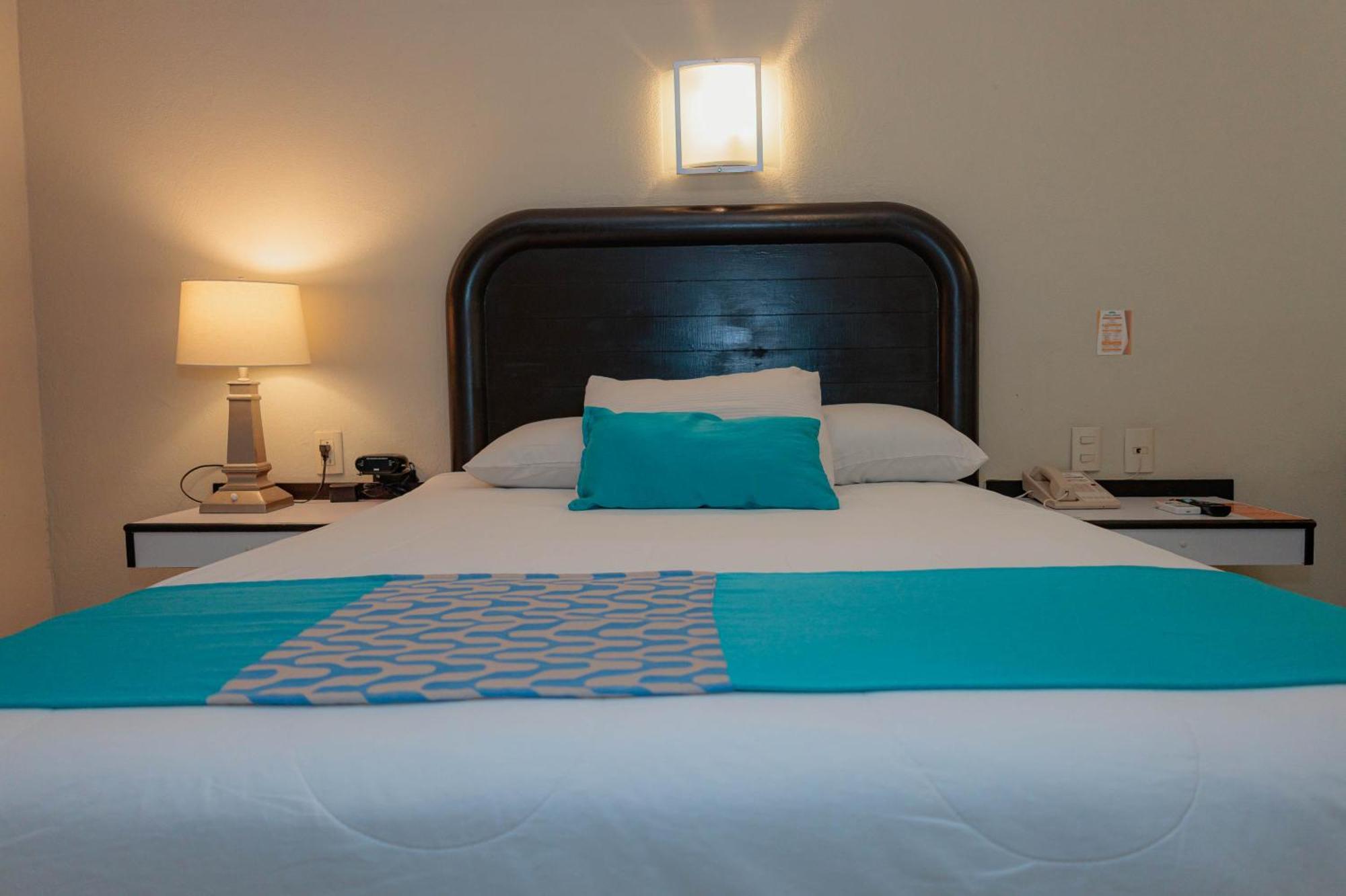 Hotel Howard Johnson By Wyndham Guanajuato Avenida 3*