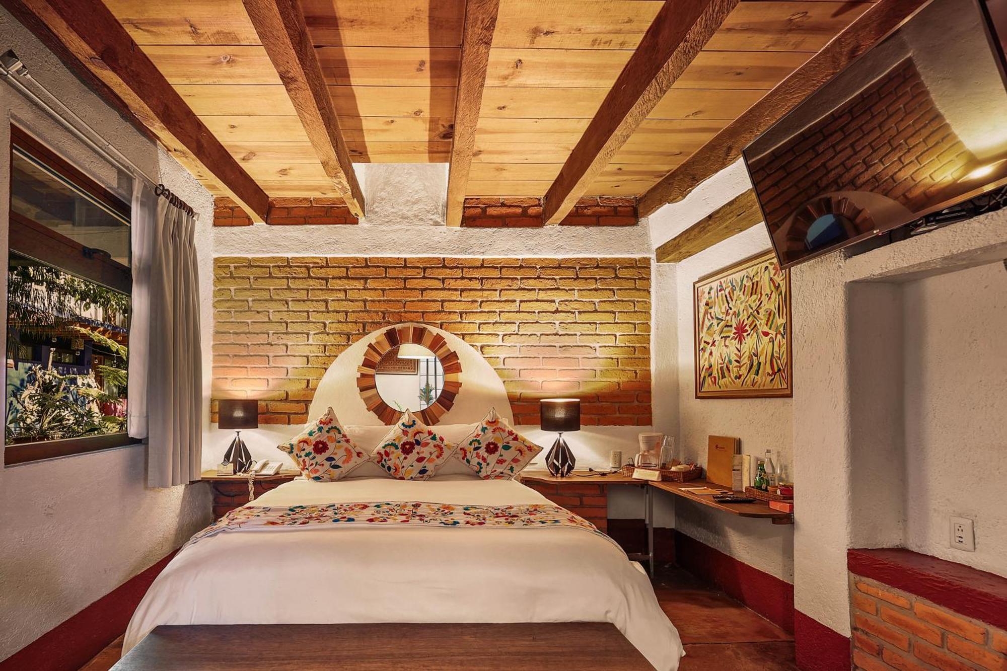 Hotel Meson De Leyendas Breakfast & Downtown Valle de Bravo