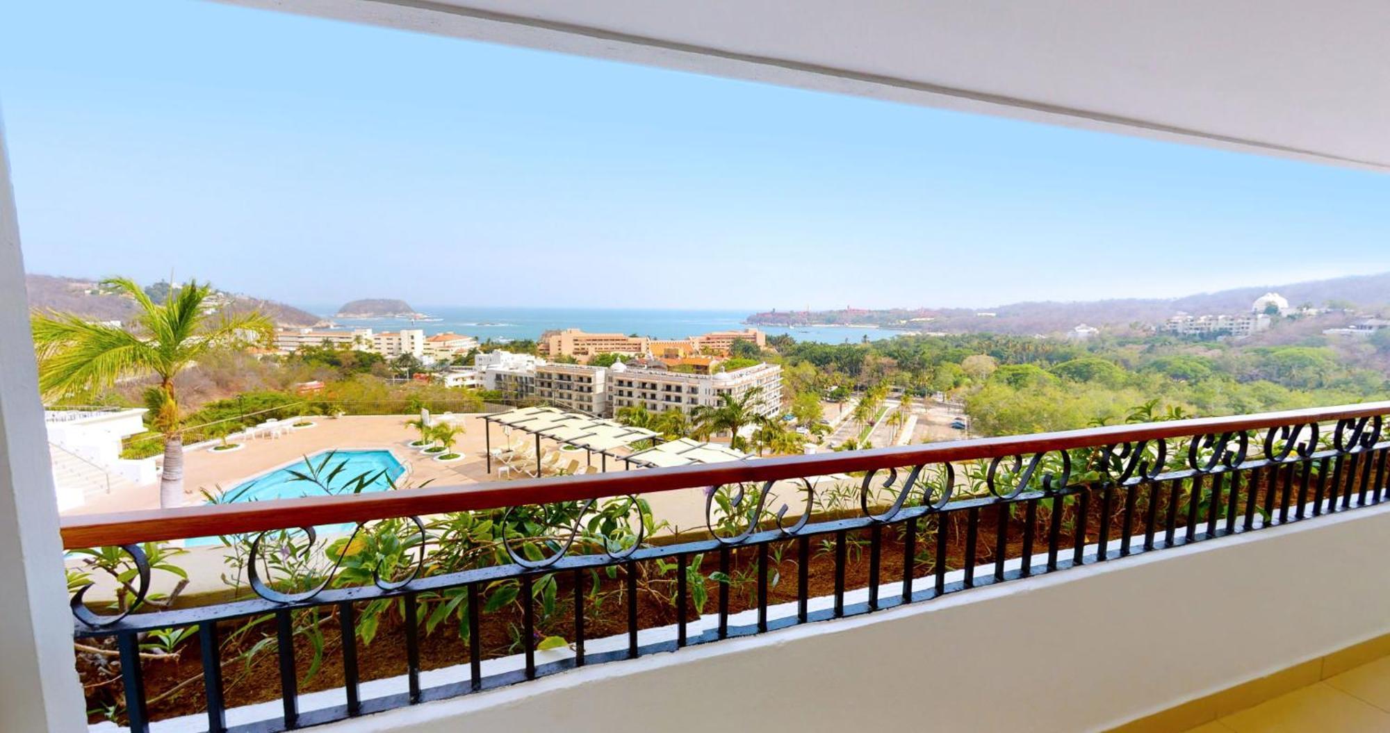 Park Royal Huatulco