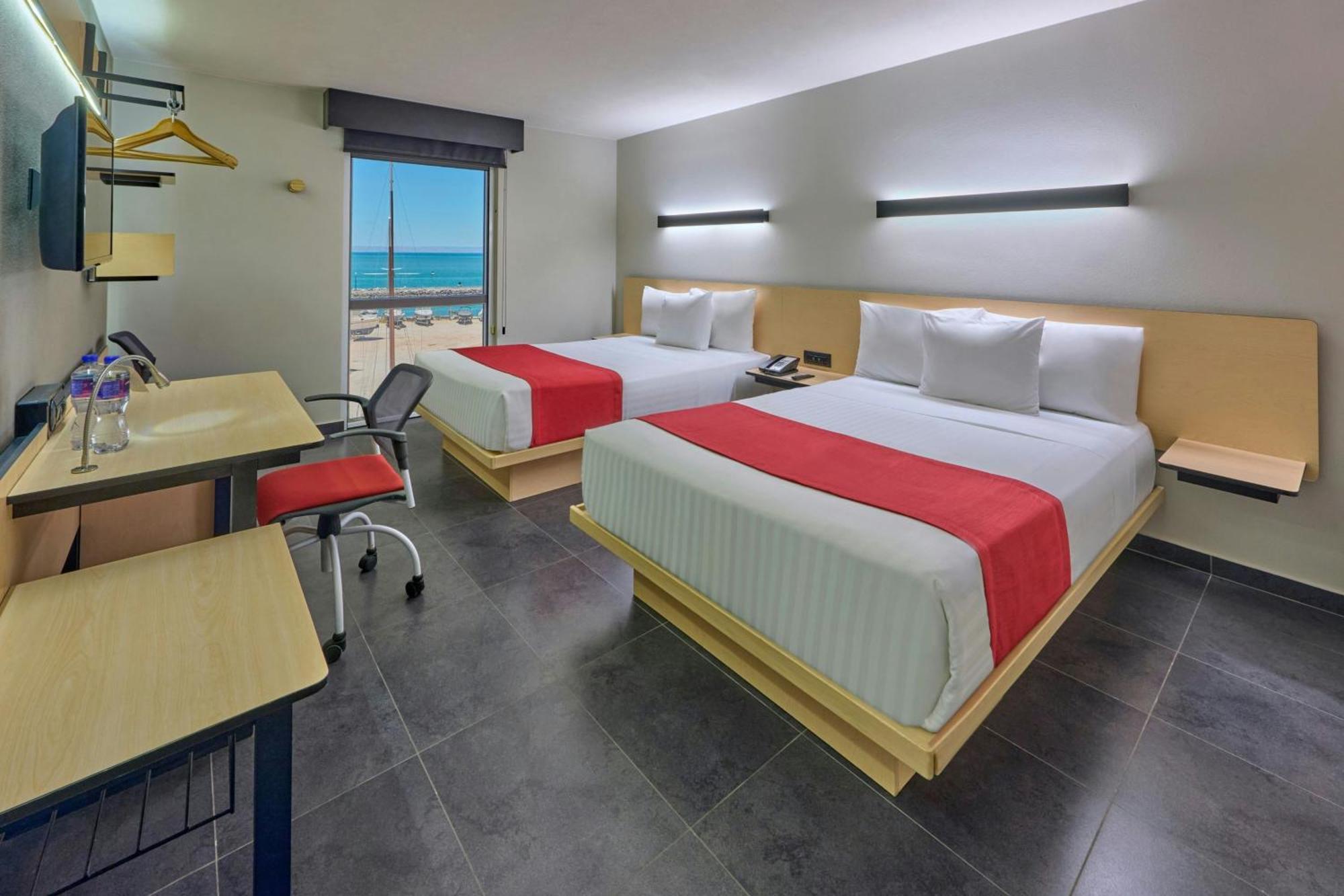 Hotel Express By Marriott La Paz