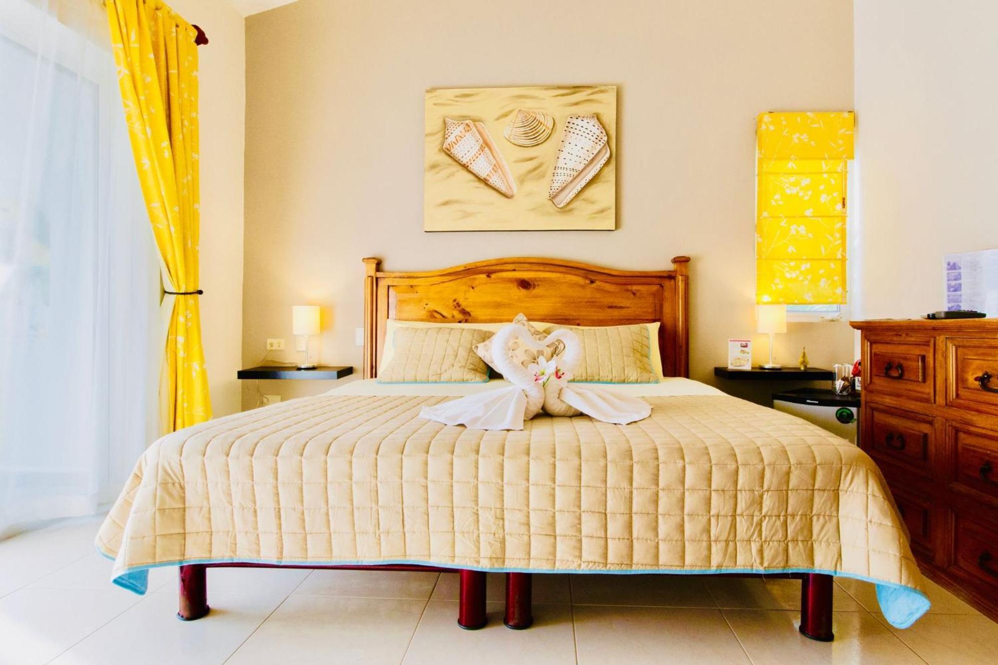 Deluxe Jacuzzi Balcony With Swimming Pool Air Conditioning And Parking Bed & Breakfast 3*