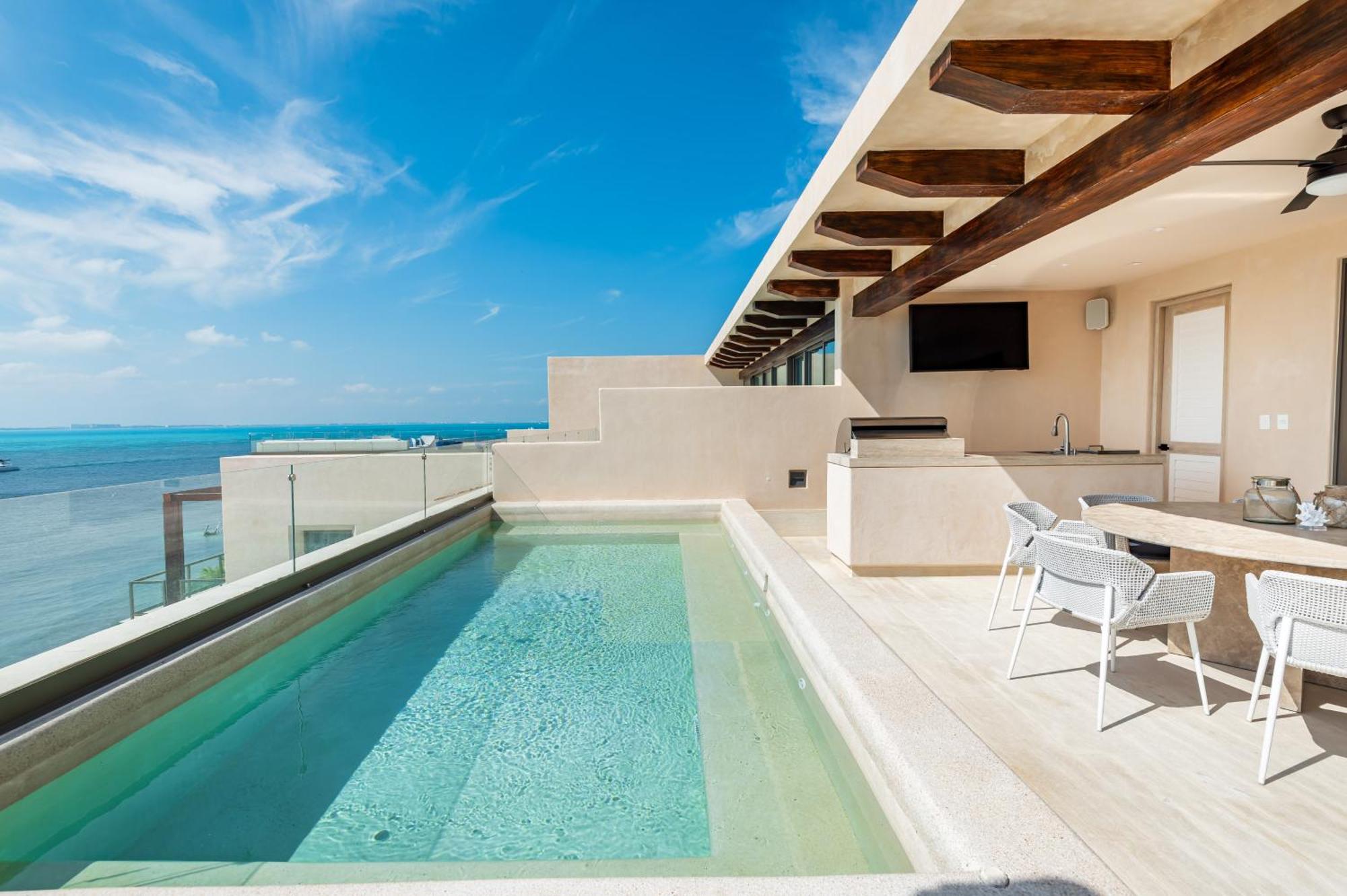 Artila Condos, * Isla Mujeres