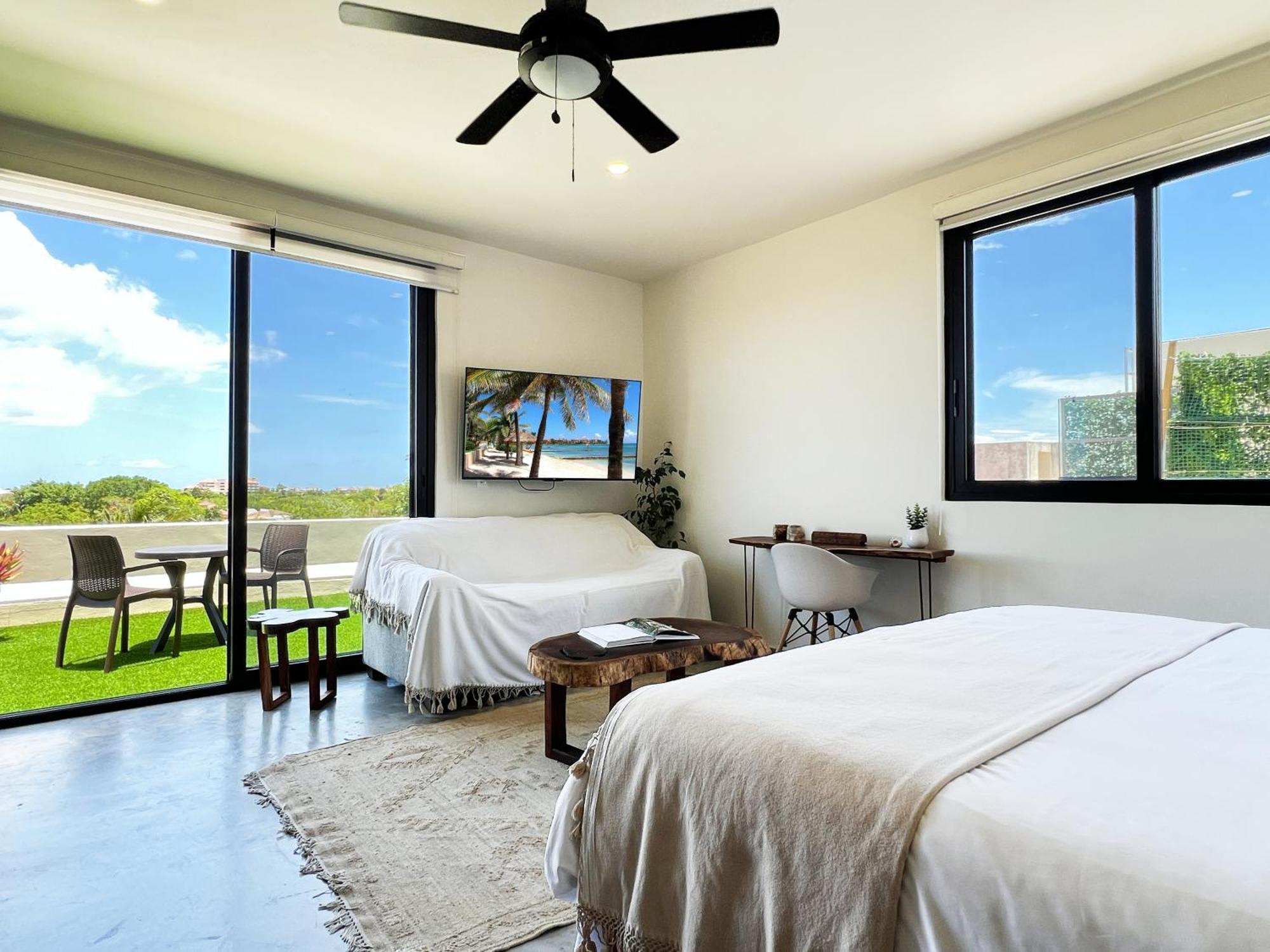 Apartment Private Jacuzzi, Golf Getaway, Sunrise View