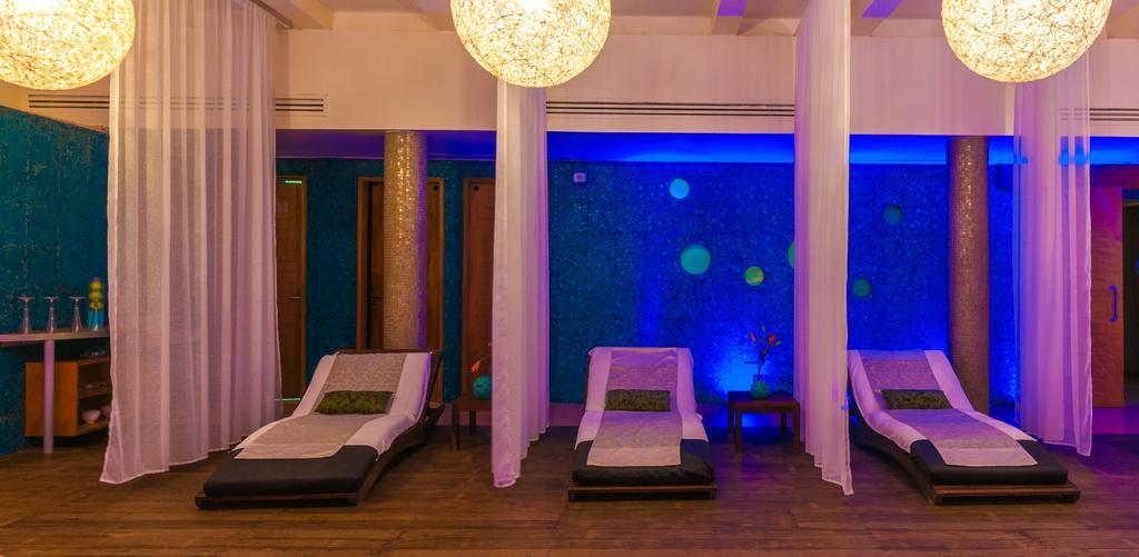 Hotel Artisan Playa Esmeralda Family 5*