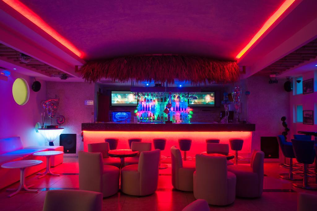 Hotel Artisan Playa Esmeralda Family 5*