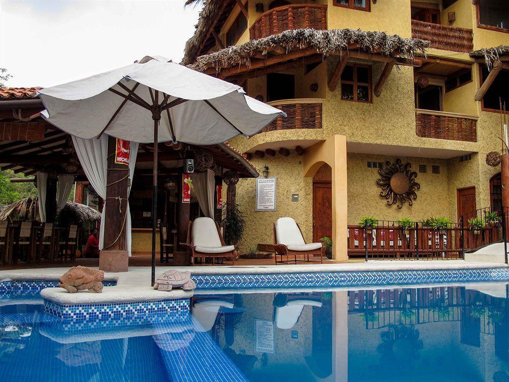 Hotel Azucenas Zihuatanejo