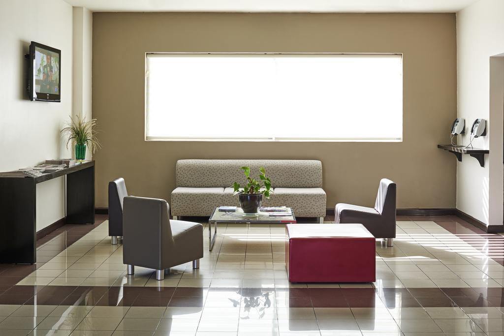 Ibis Monterrey Valle 3*