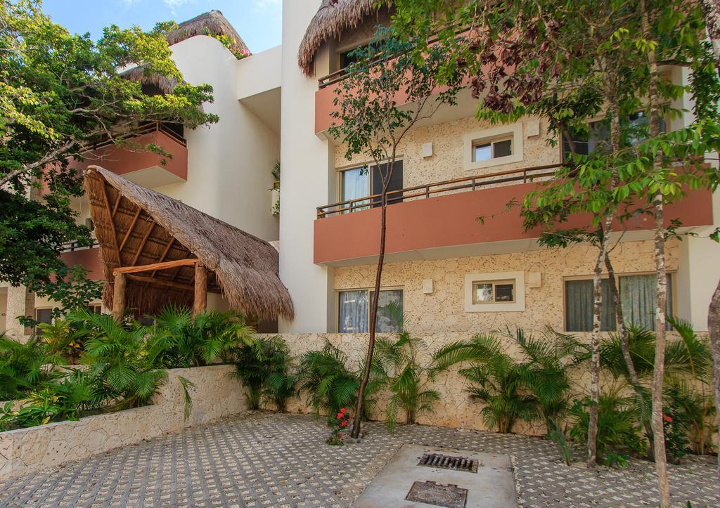 Perfectly Situated Between The Beach & Town By Stella Apartment