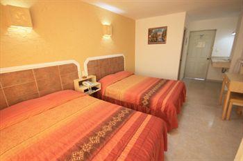 Del Carmen Hotel
