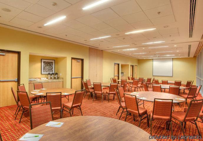 Courtyard By Marriott At The Poliforum Hotel 4*