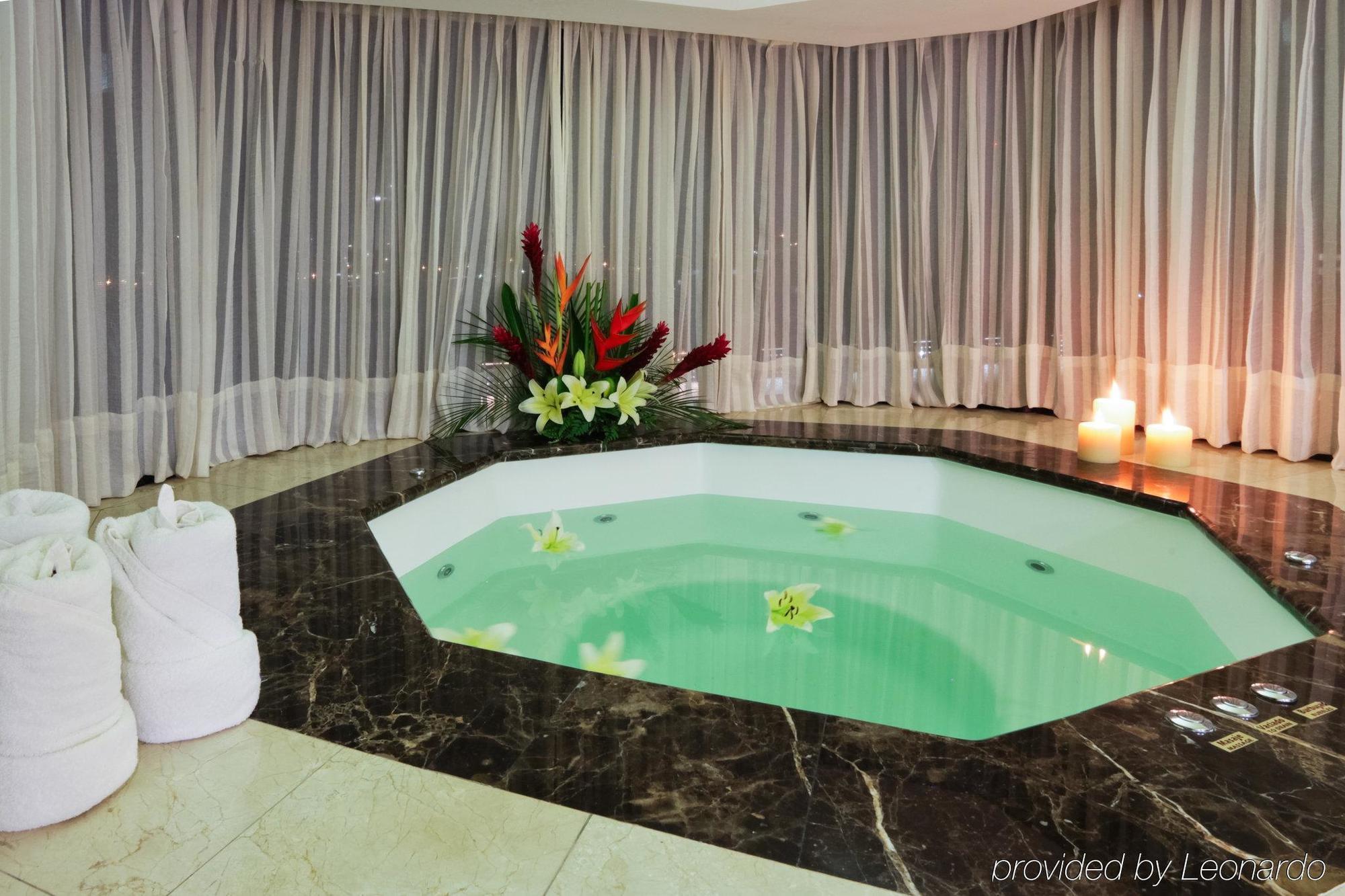Crowne Plaza Hotel 4*