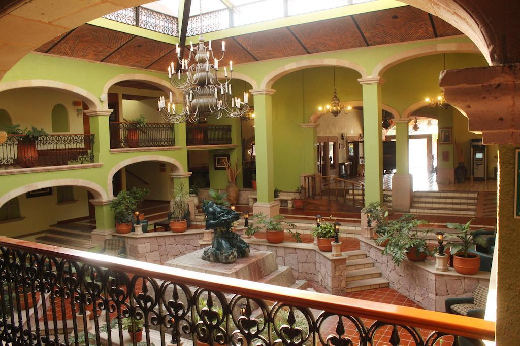 Casa Grande Y Centro De Negocios